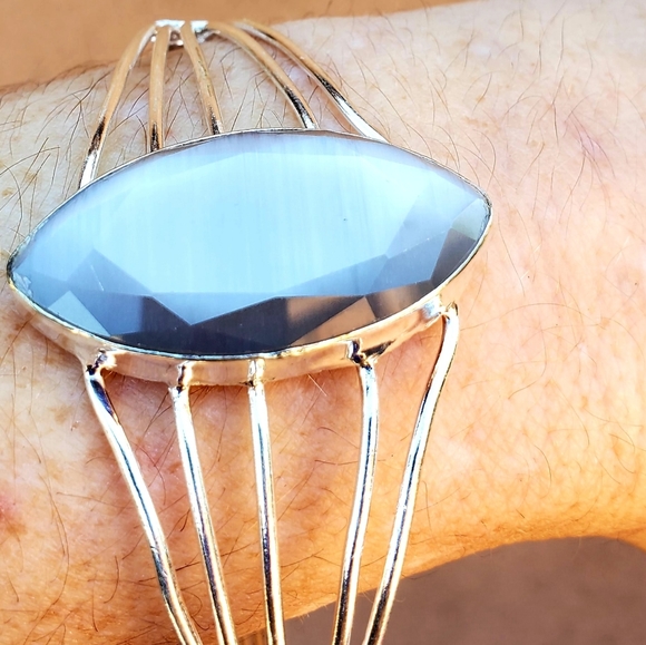 New Cat Eye Silver Cuff Bracelet. - Picture 13 of 14